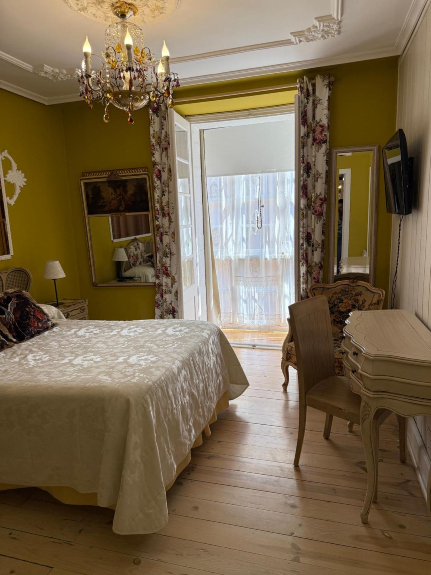 Hostal Boutique Puerta Del Sol Torrelavega Buitenkant foto